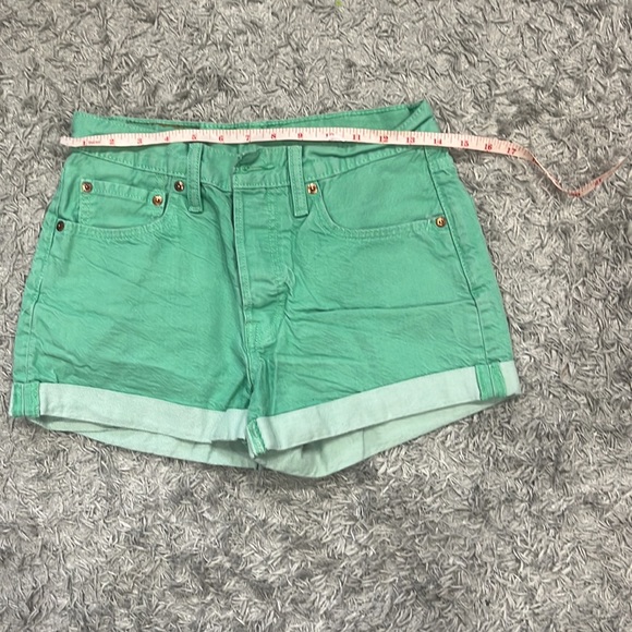 Womesn Levi's Jeans Short Green Size 27 - Picture 2 of 5